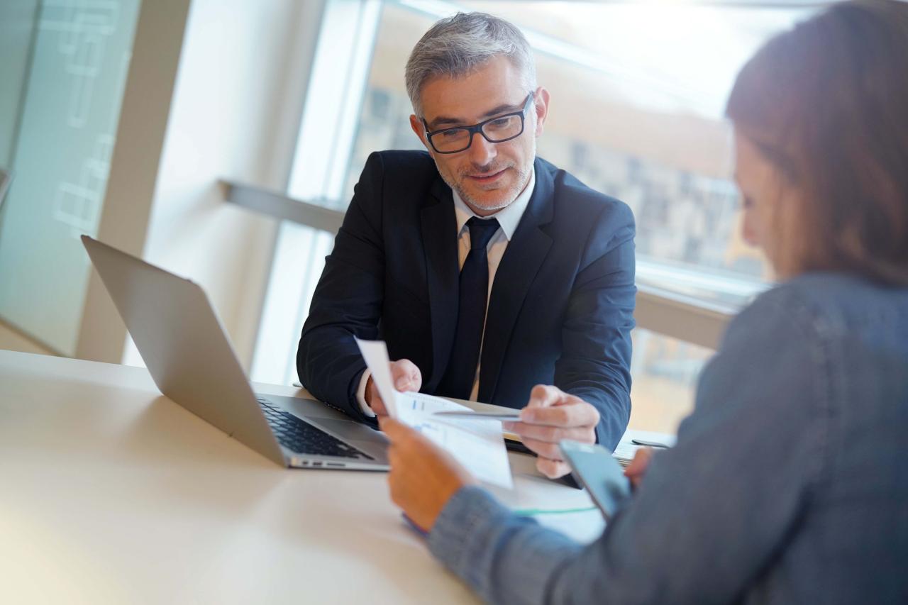 Who buys structured settlements